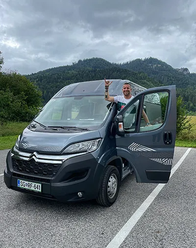 Dolomiti so se nama zdeli idealna destinacija za najin prvi izlet z avtodomom. Krasna ekipa pri Robeta mobil je poskrbela za najin dom na kolesih.